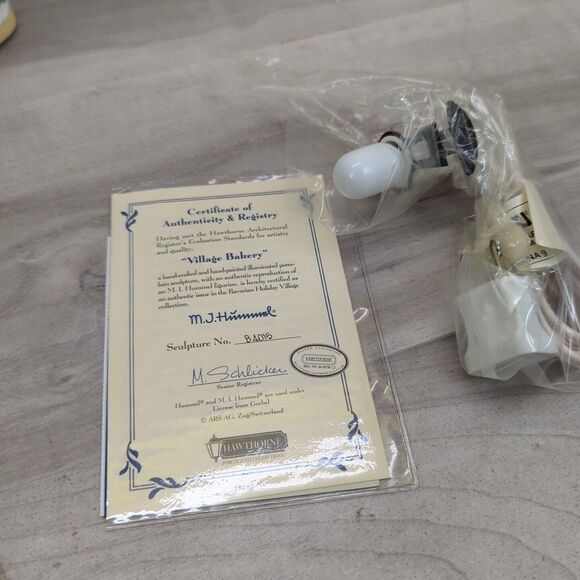 MJ HUMMEL GOEBEL Christmas Hawthorne VILLAGE Bakery W/ Light & COA - Picture 2 of 8